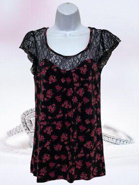 Elle-Women's Small Pullover Floral Top Light Weight Neat Black Lace Front-Back
